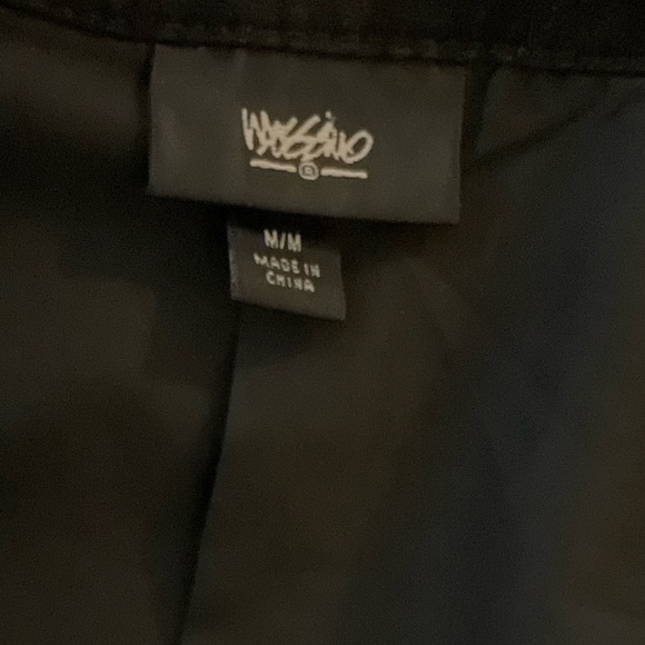 Mossimo woman’s jacket light weight graphic with pockets. Black .. Size M - Picture 5 of 9